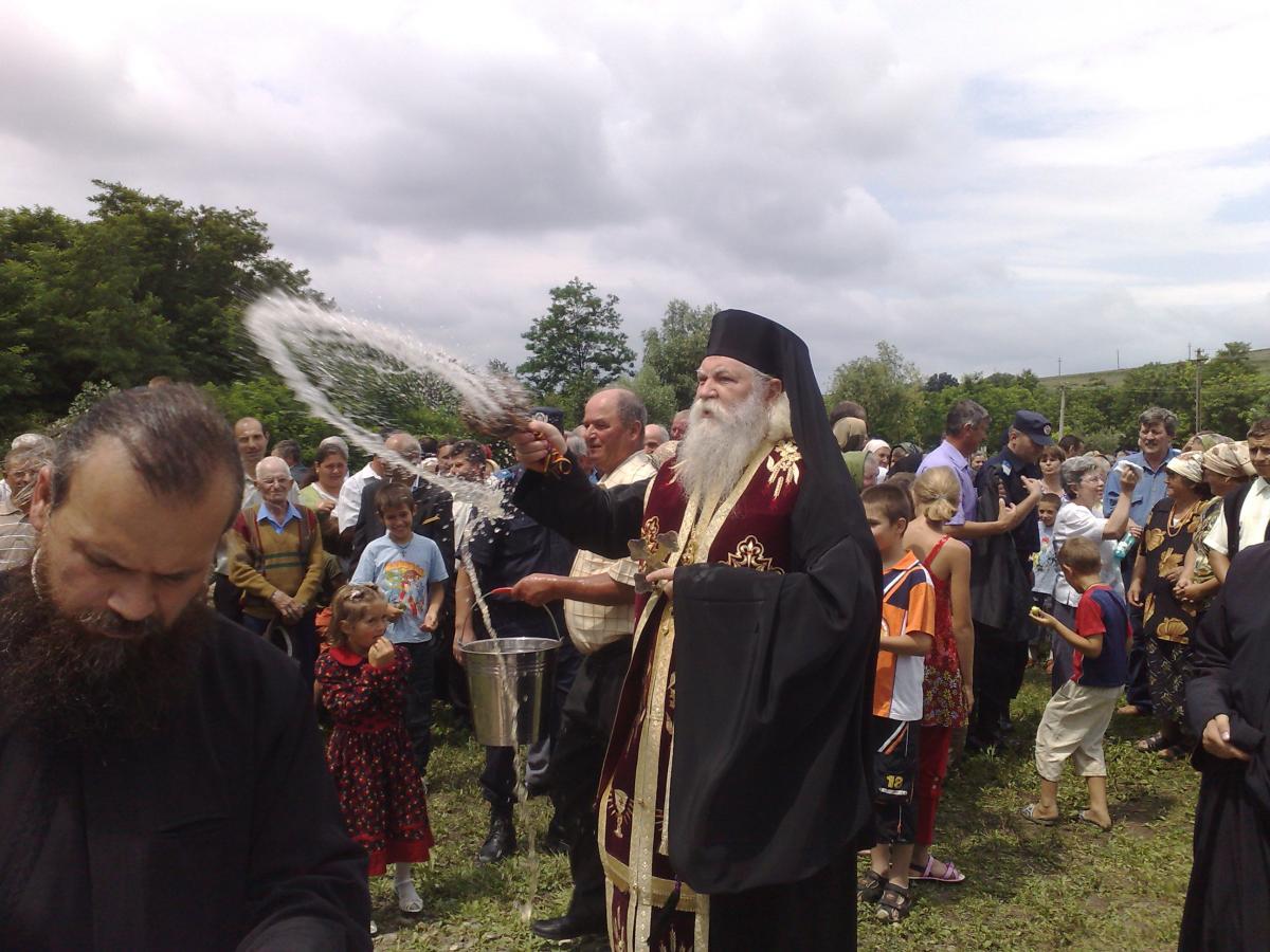 Binecuvantarea arhiereului - PS Calinic Botosaneanul